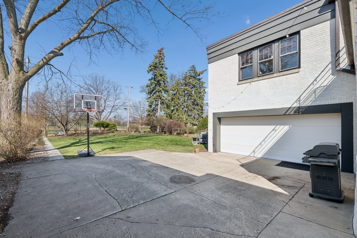 1111 Woodbine Avenue