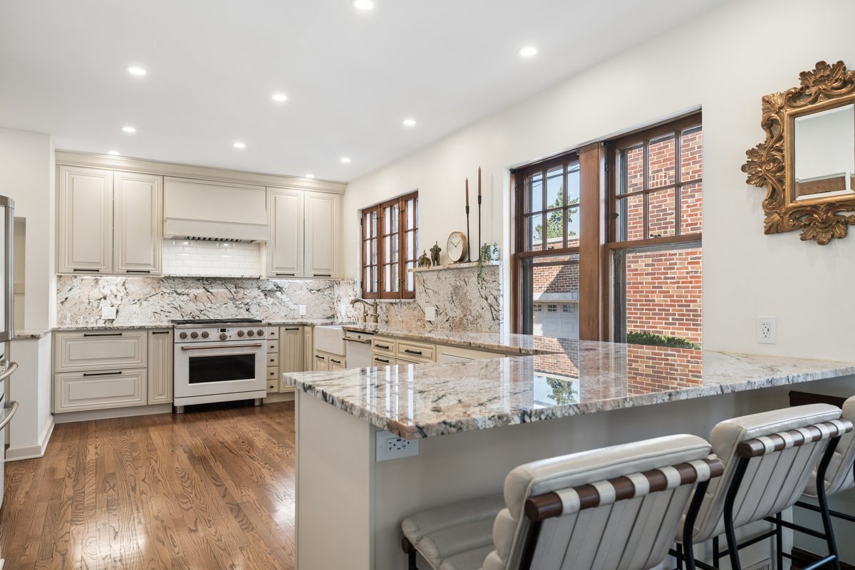 1111 Woodbine Avenue