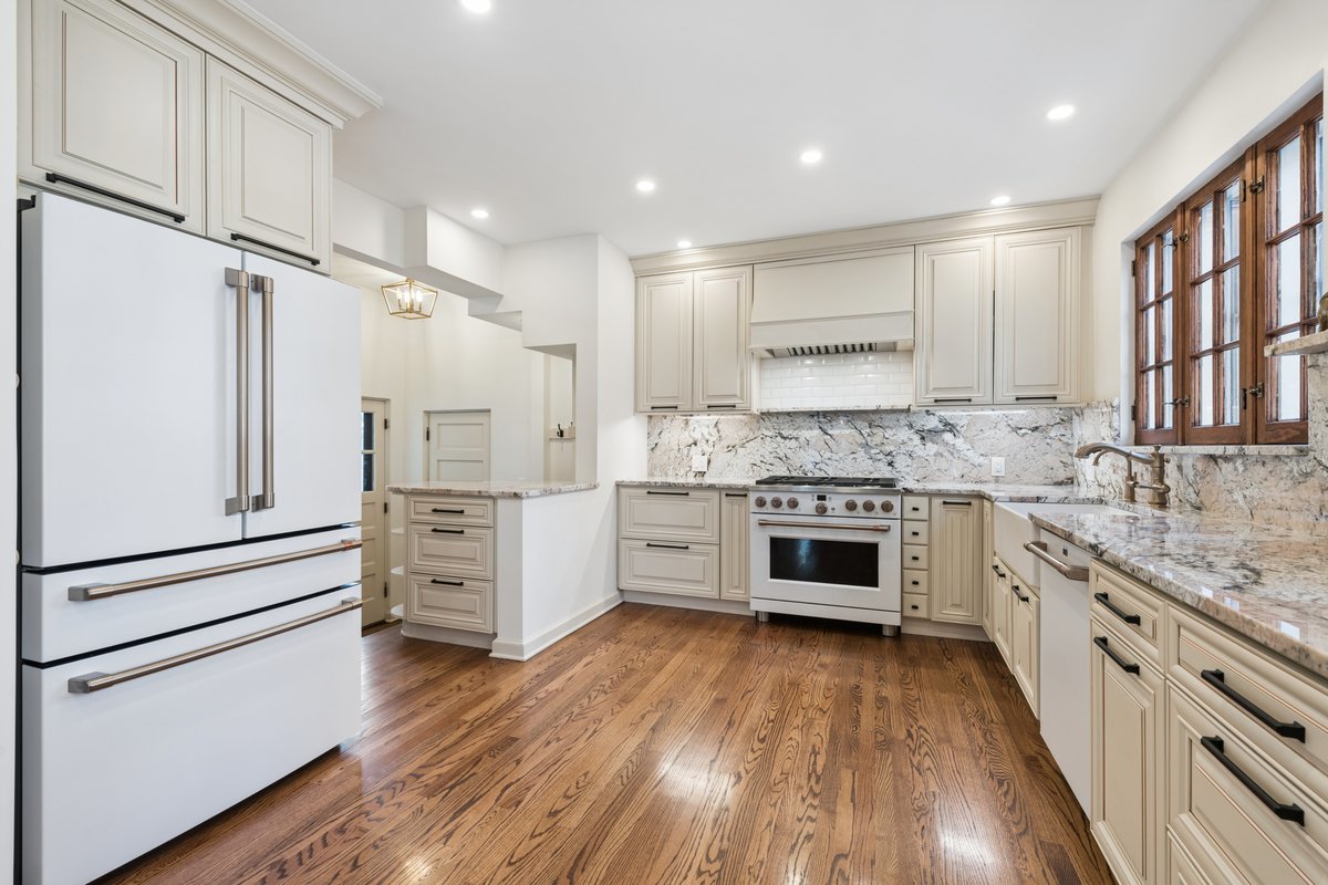 1111 Woodbine Avenue