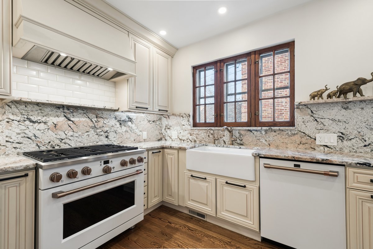 1111 Woodbine Avenue