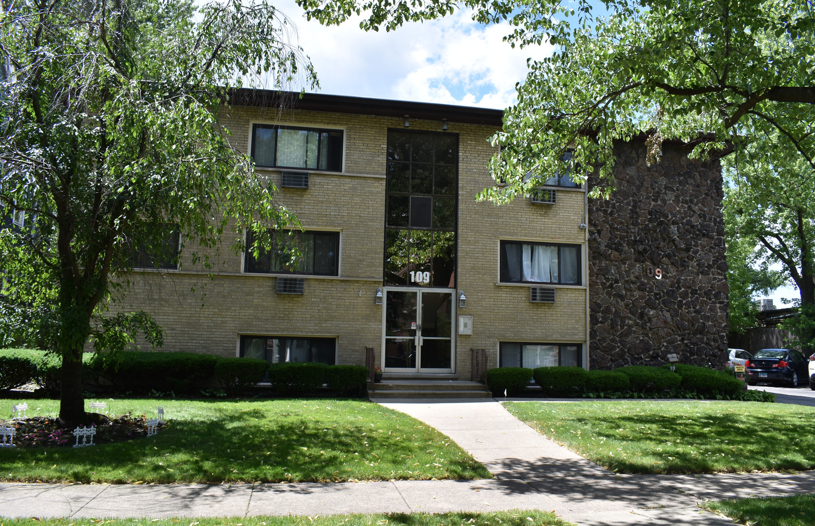 109 S Elmwood Avenue Unit: 9