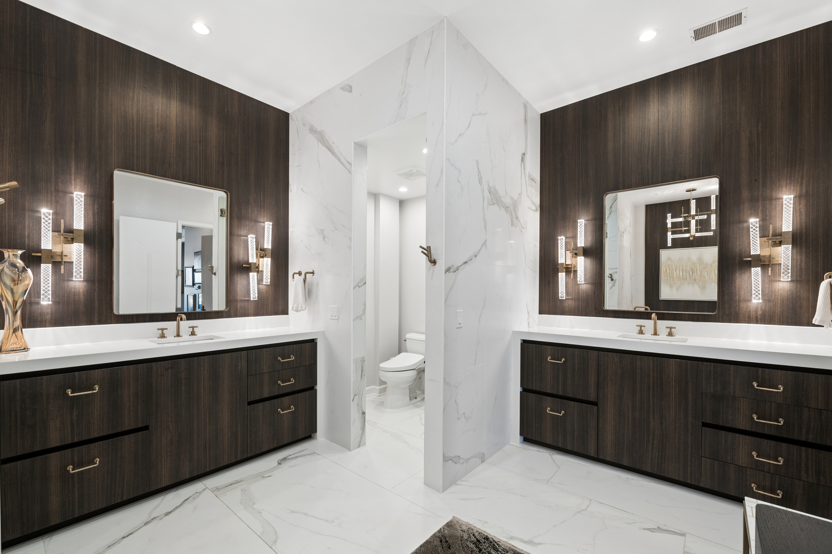 110 S Marion Street Unit: 606