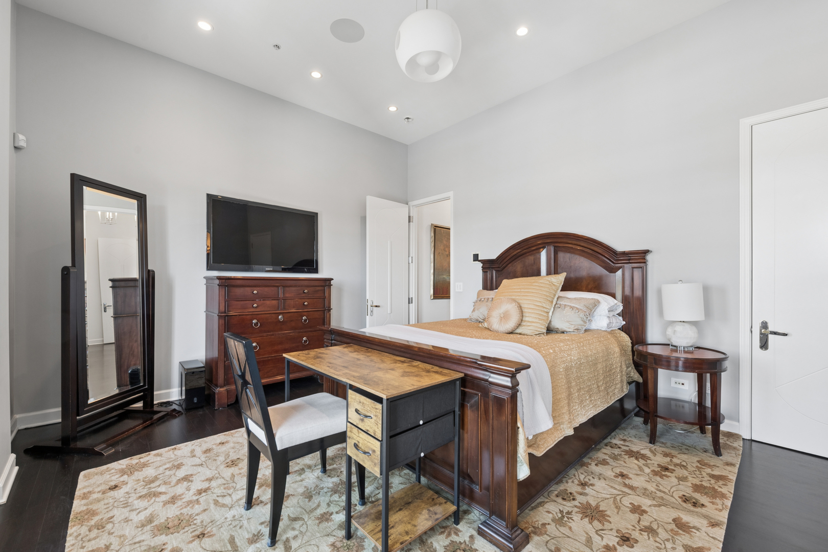 110 S Marion Street Unit: 606