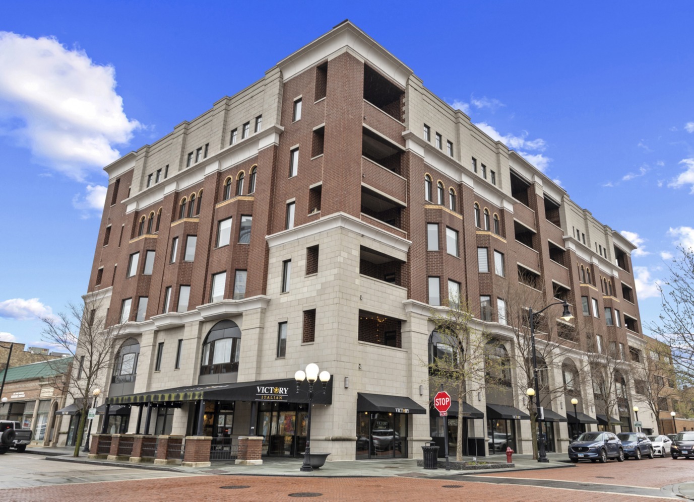110 S Marion Street Unit: 606