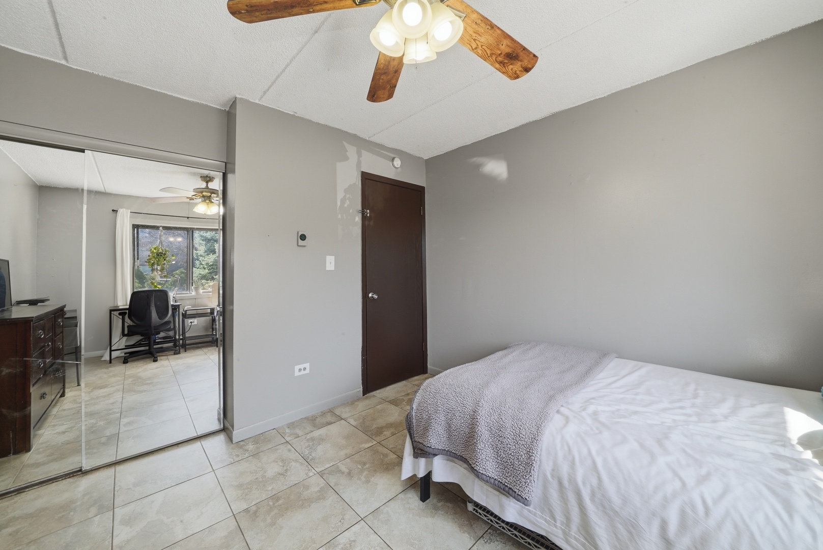 966 N Rohlwing Road Unit: GA