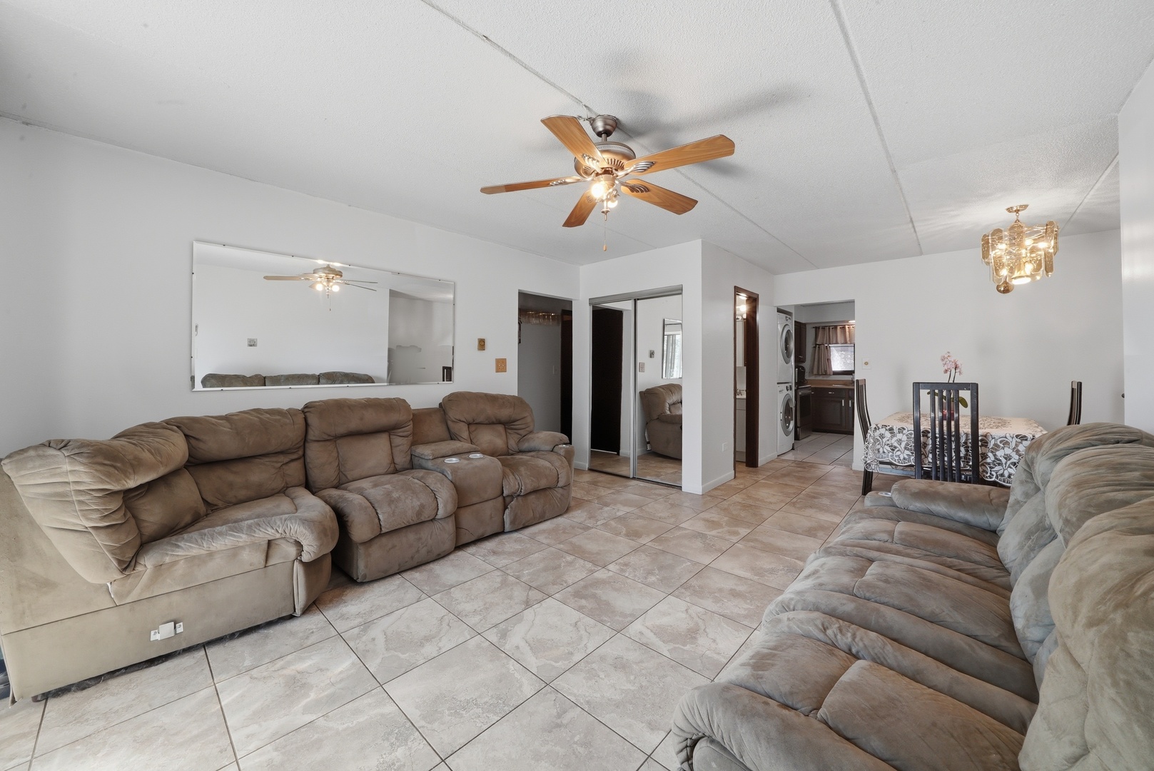966 N Rohlwing Road Unit: GA