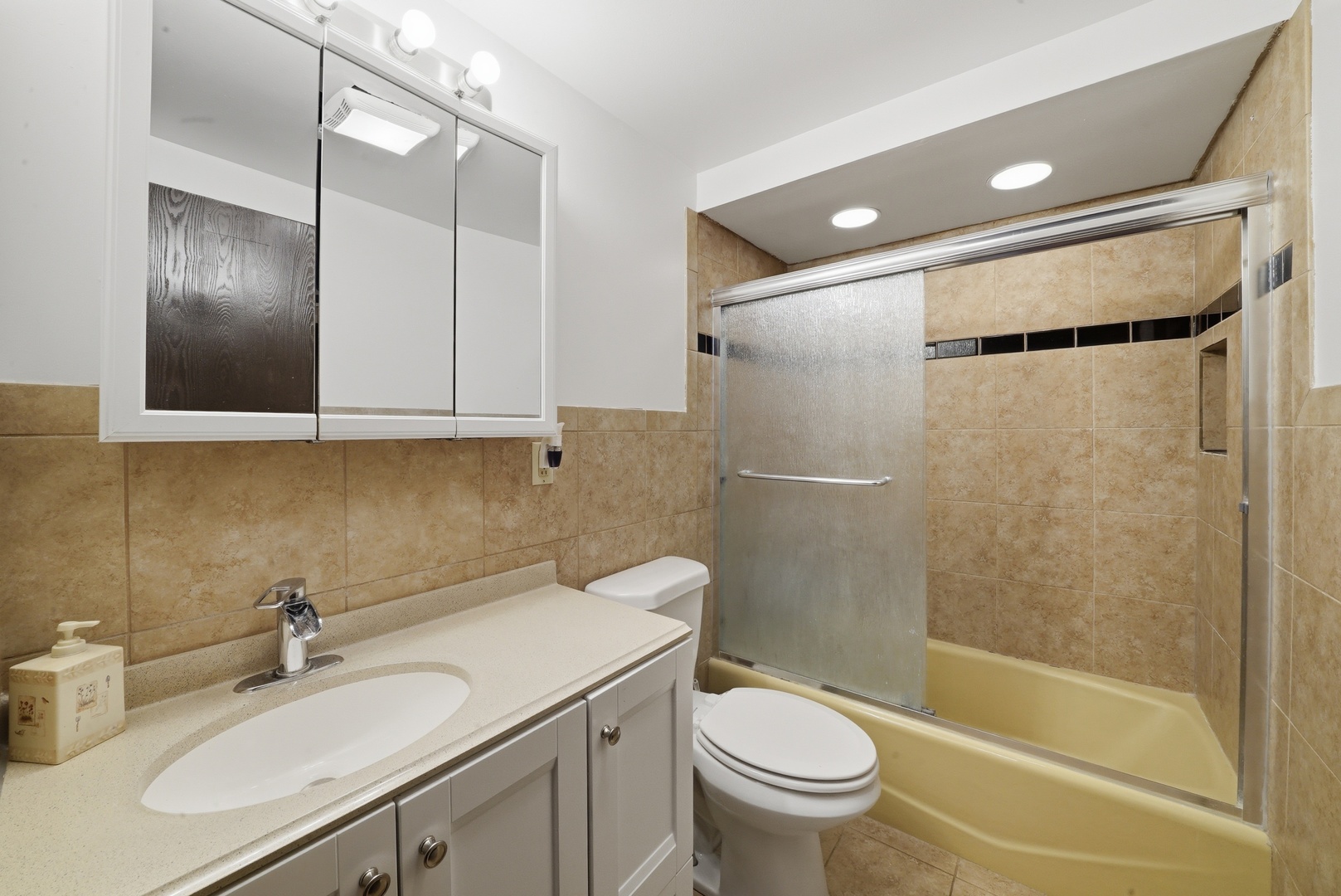 966 N Rohlwing Road Unit: GA