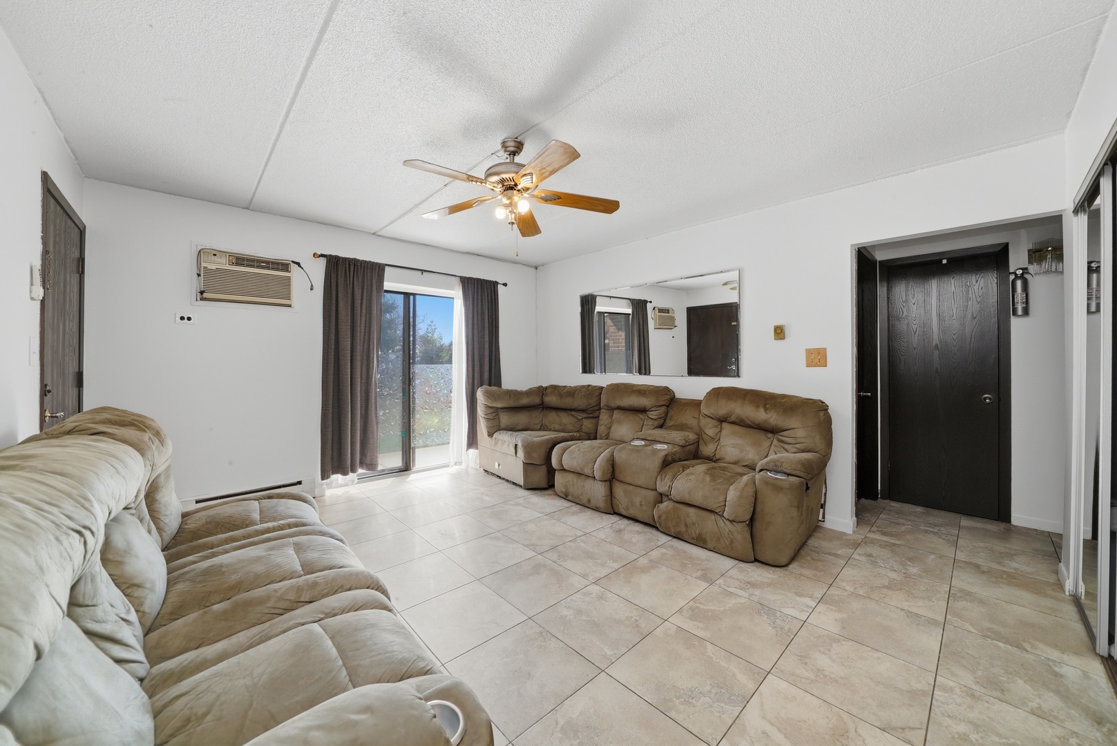 966 N Rohlwing Road Unit: GA