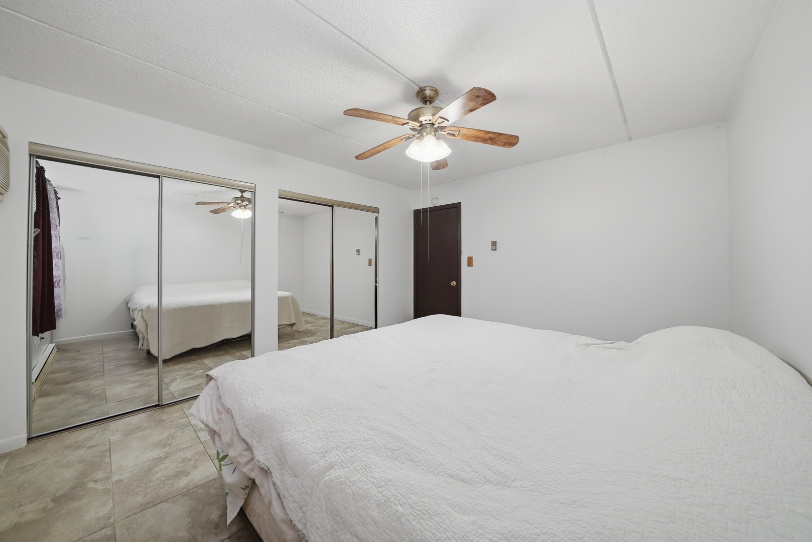 966 N Rohlwing Road Unit: GA