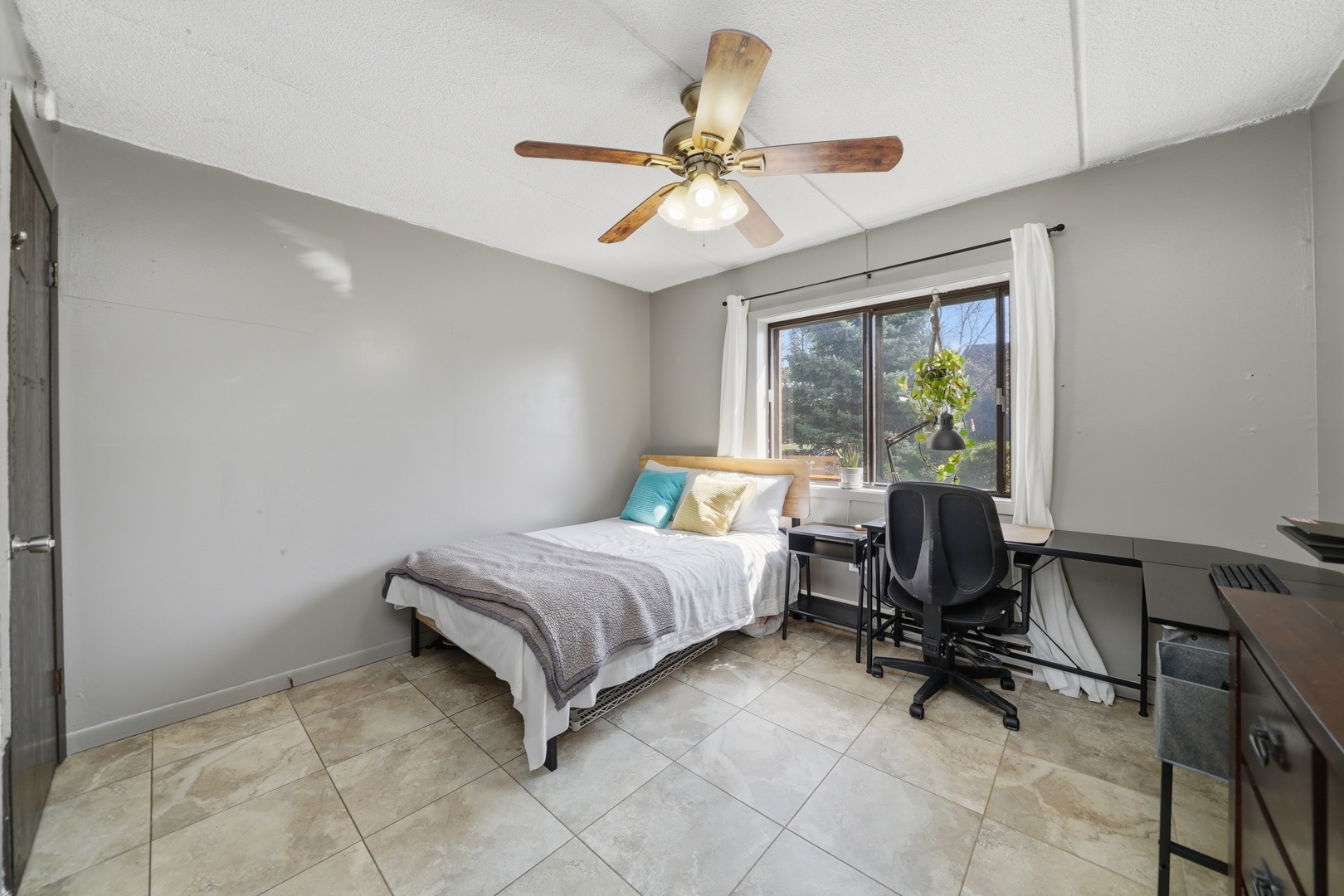 966 N Rohlwing Road Unit: GA