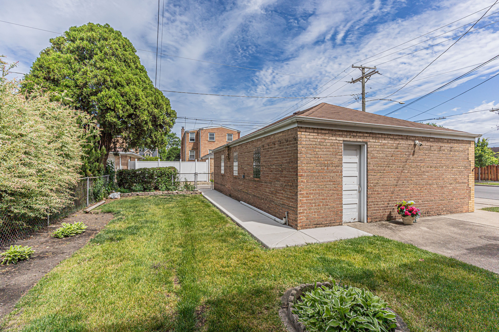 2001 N 73rd Court