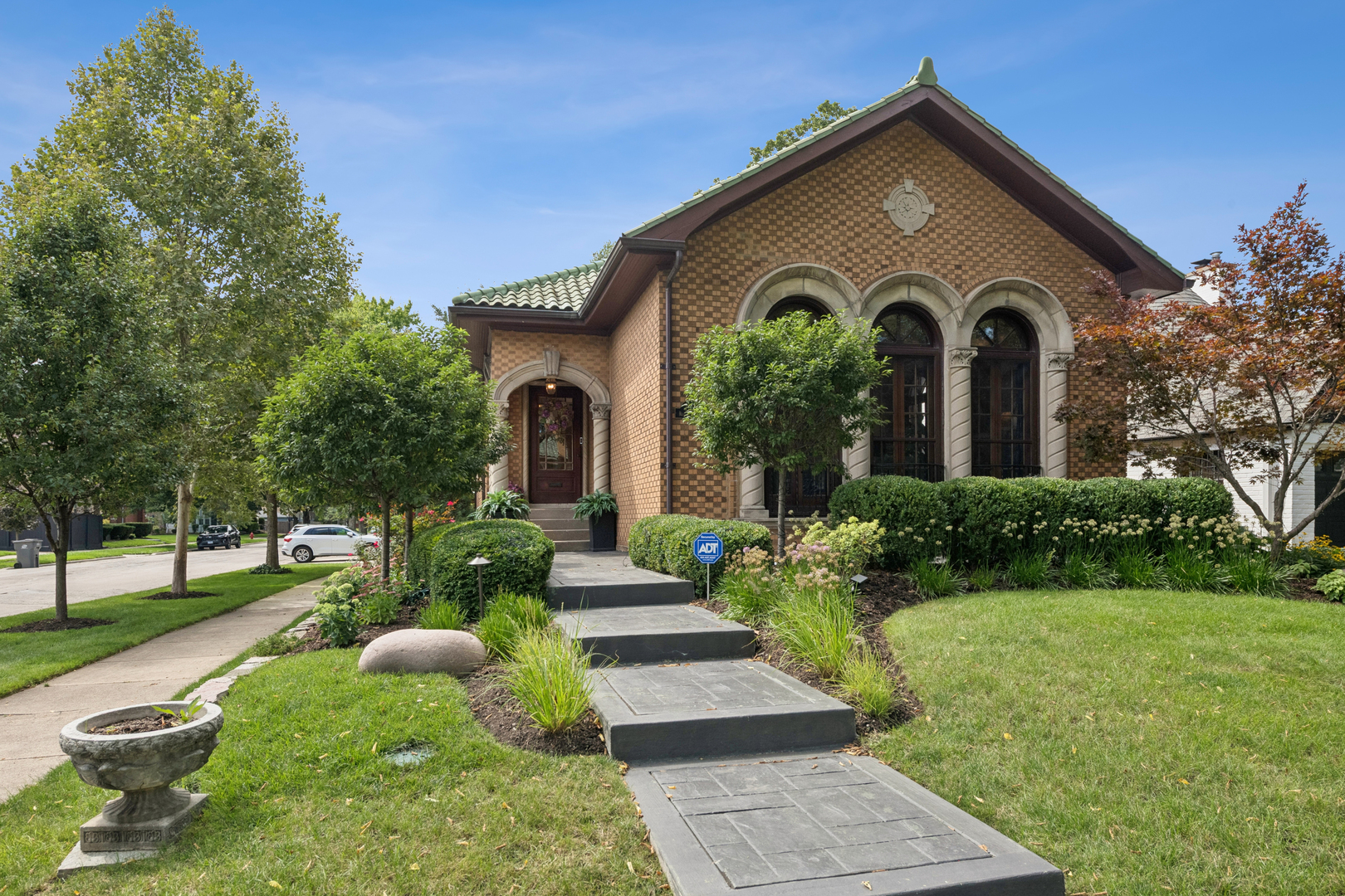 1101 Rossell Avenue