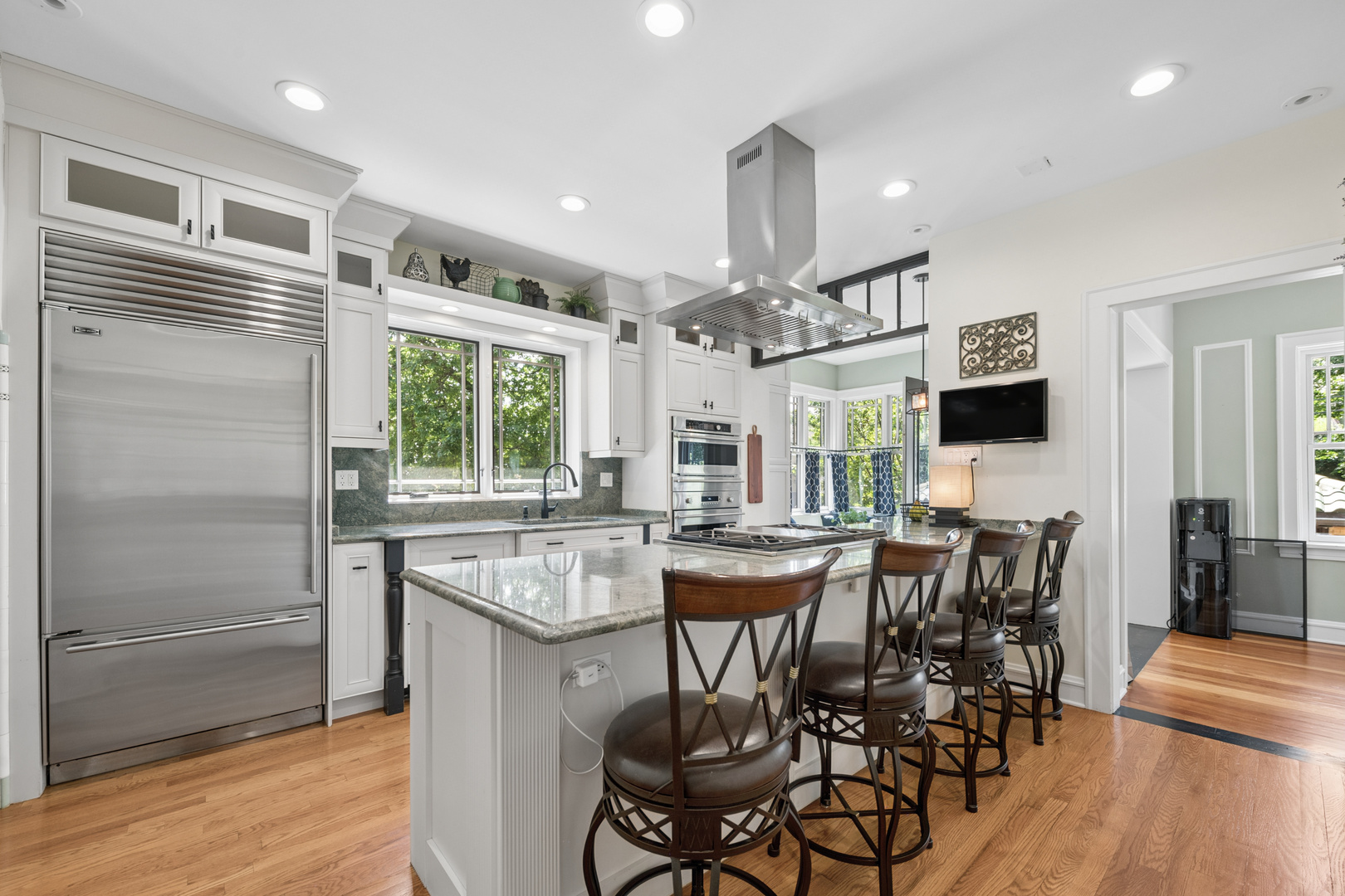 1101 Rossell Avenue