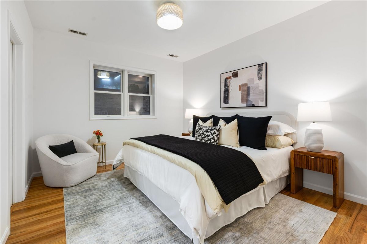1925 N Sedgwick Street Unit: 1