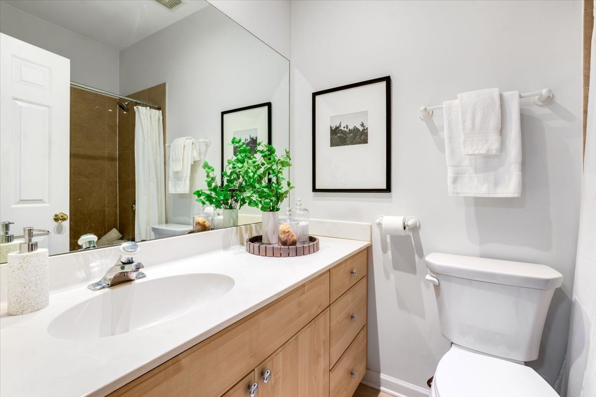 1925 N Sedgwick Street Unit: 1