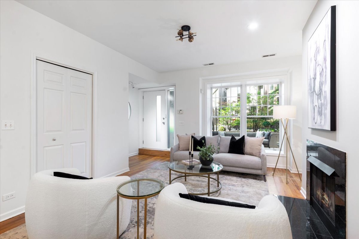 1925 N Sedgwick Street Unit: 1