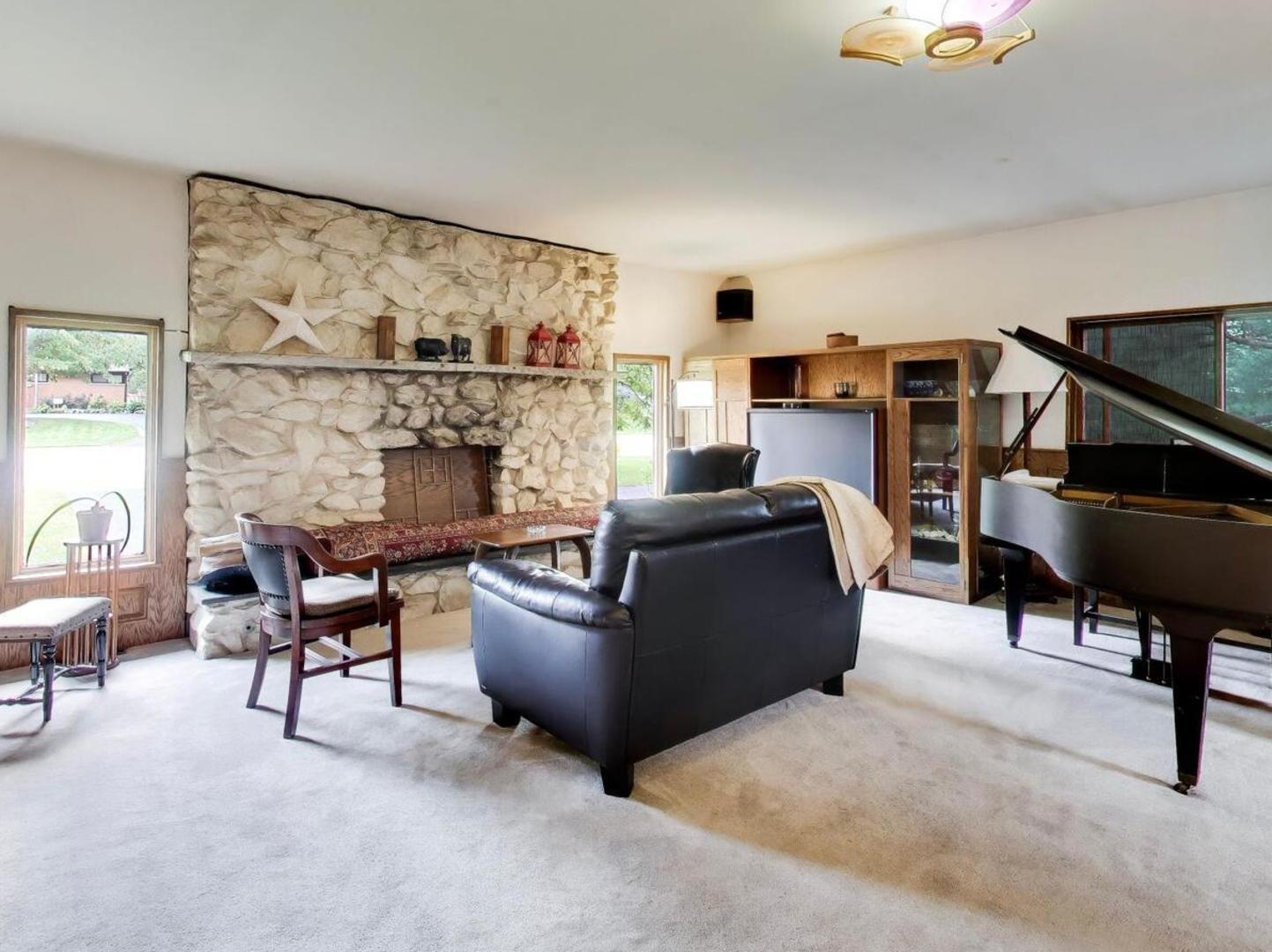 1880 Maple Avenue