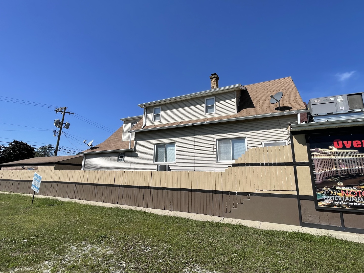 714 Broadway Avenue Unit: REAR