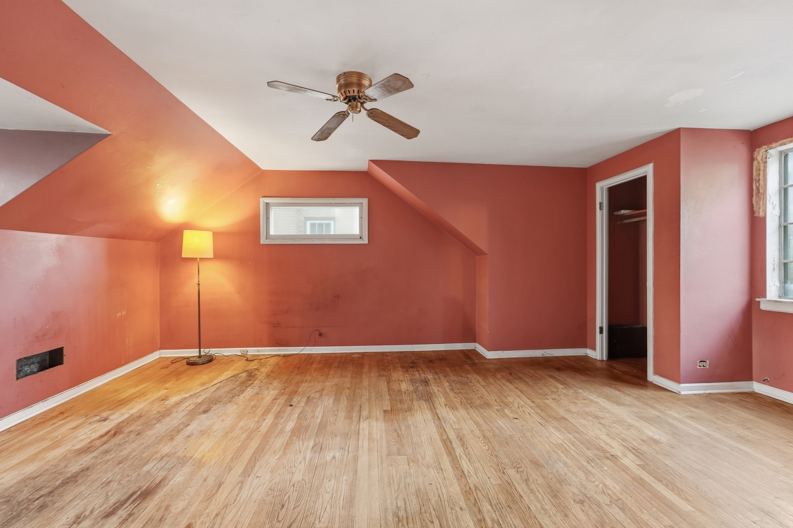 1807 N 78th Court