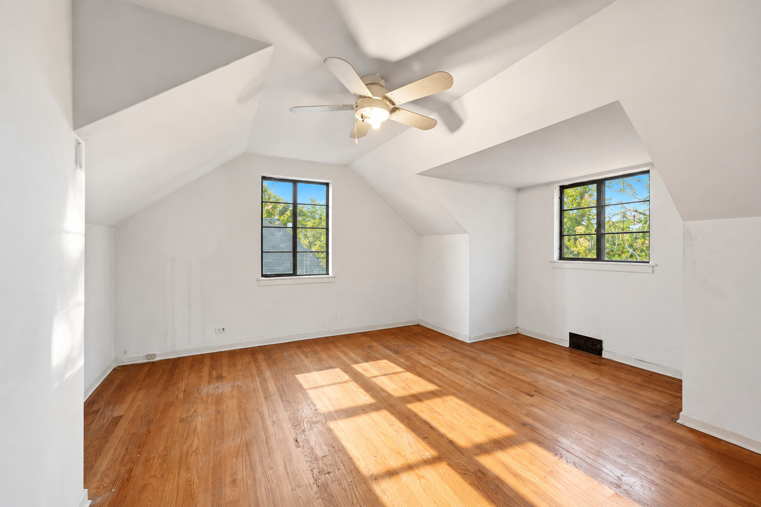 1807 N 78th Court