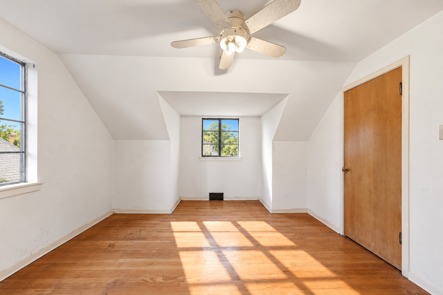 1807 N 78th Court