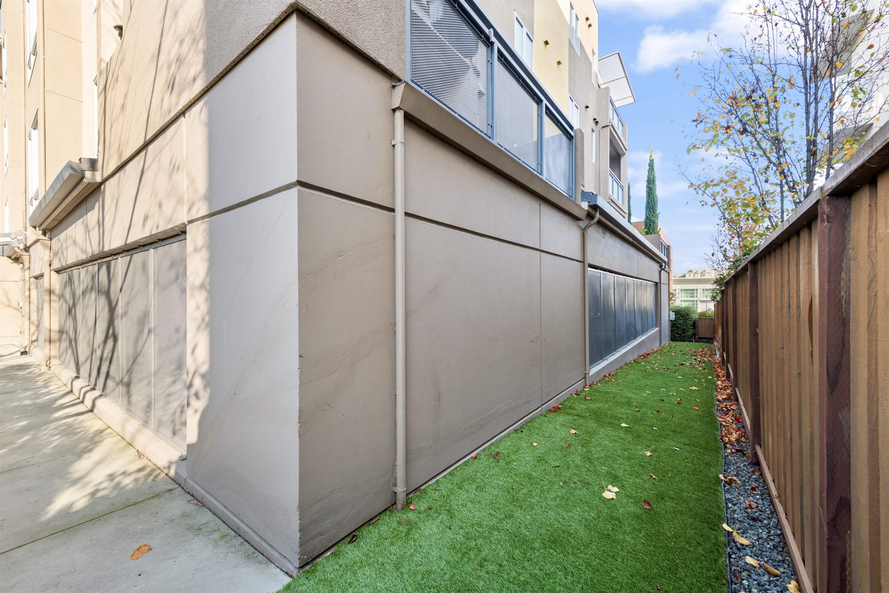 1727 Lacassie Ave # 4A