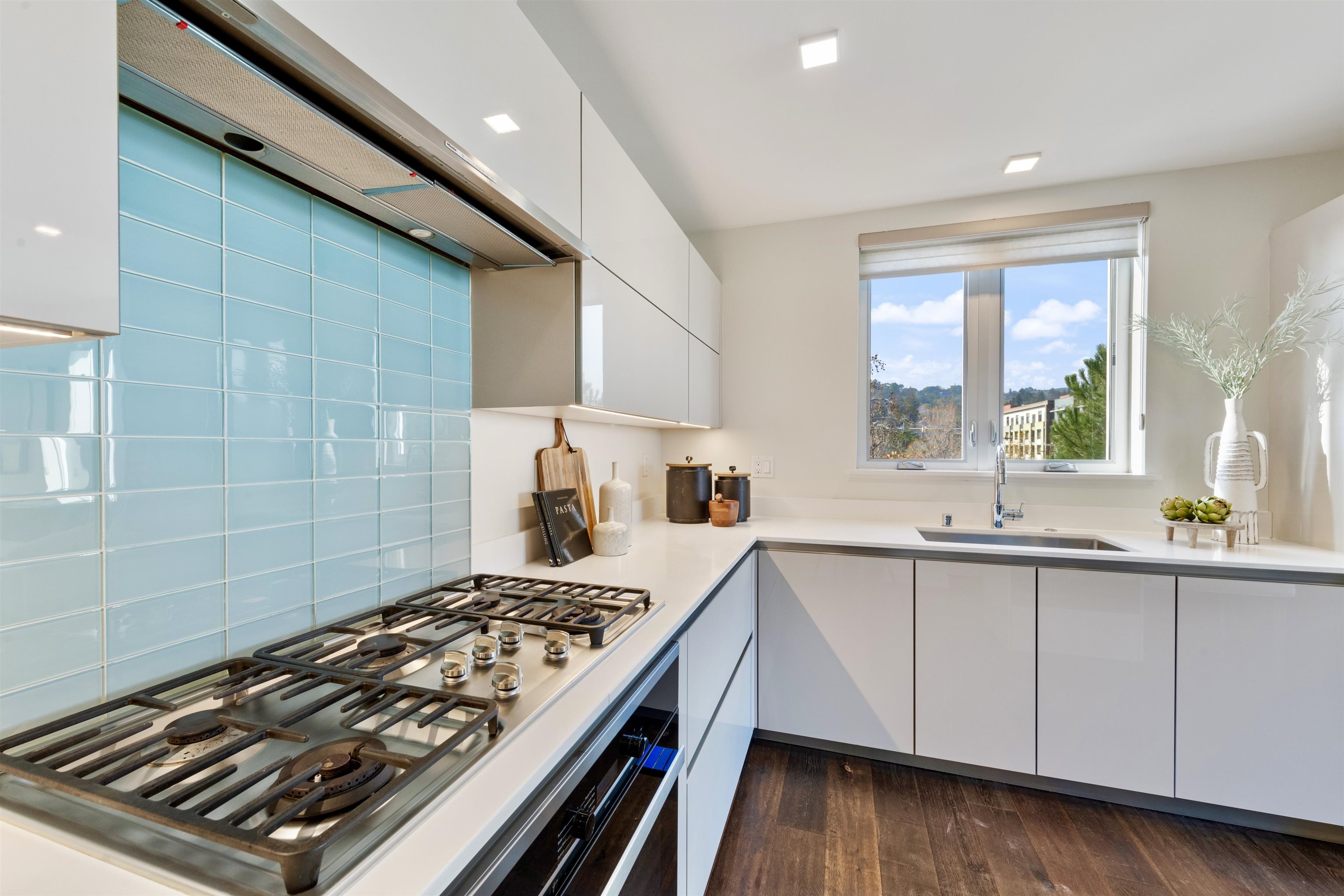 1727 Lacassie Ave # 4A