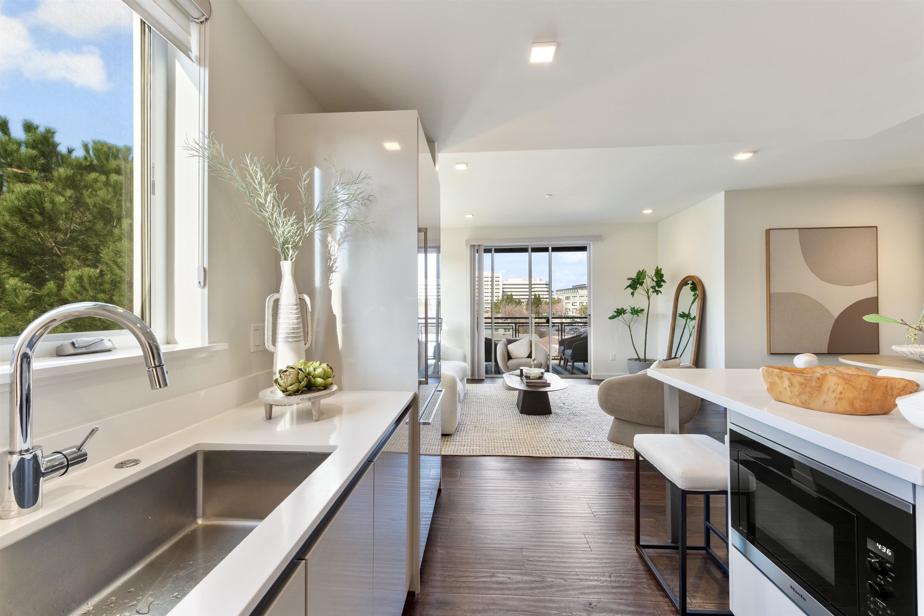 1727 Lacassie Ave # 4A
