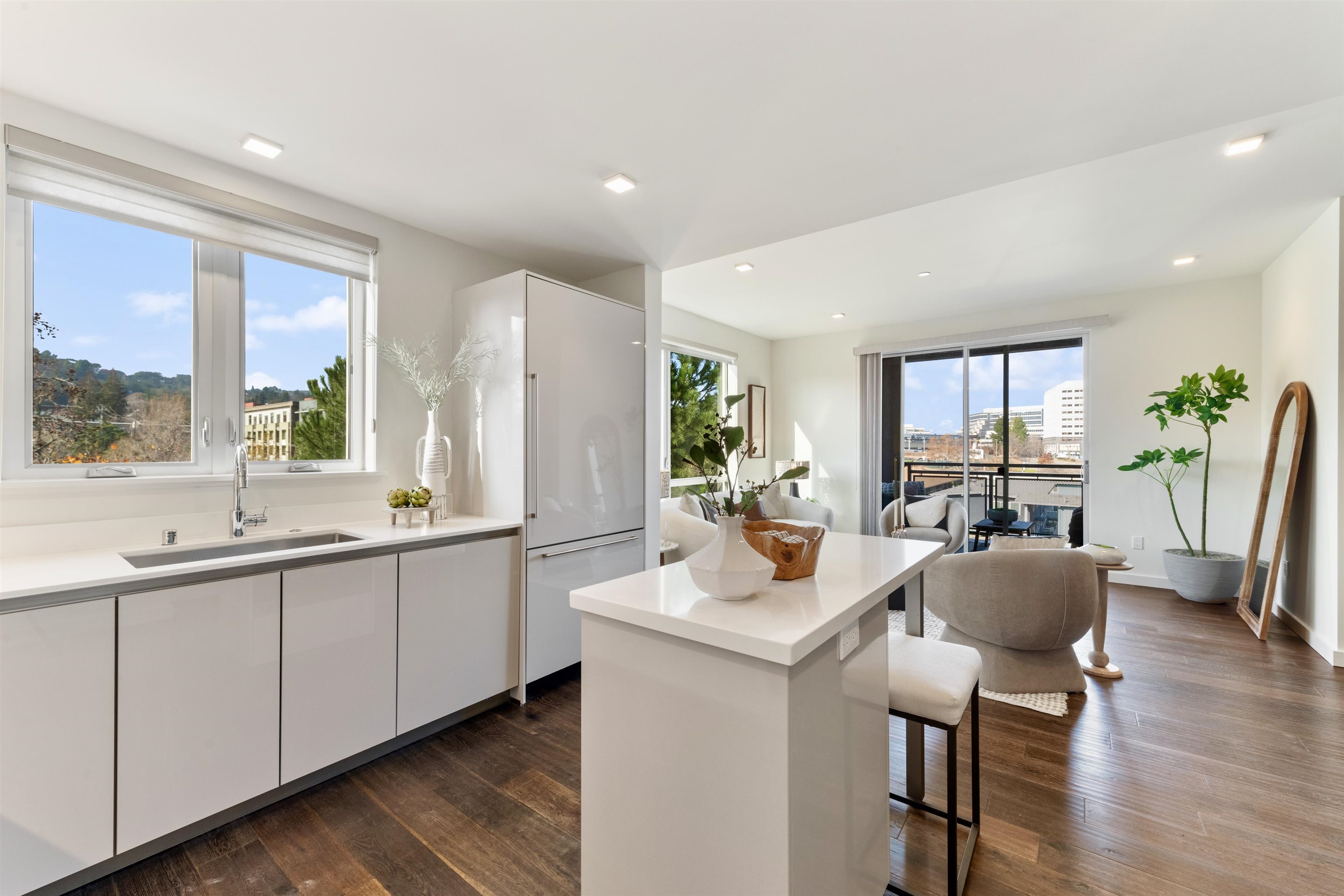 1727 Lacassie Ave # 4A