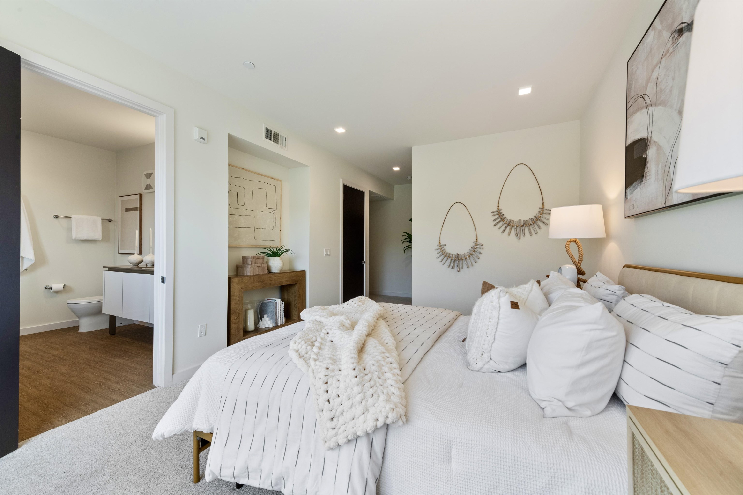 1727 Lacassie Ave # 4A
