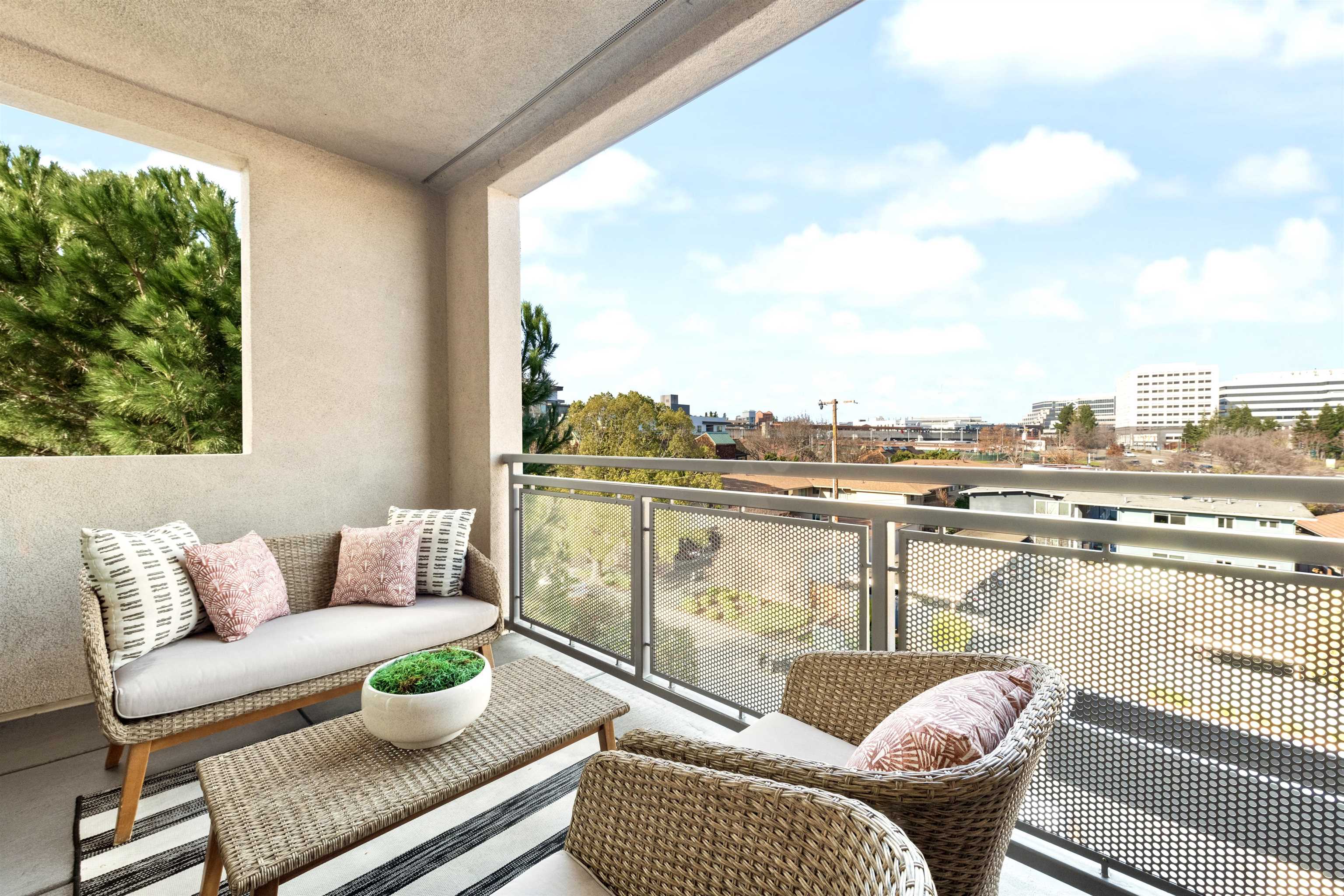 1727 Lacassie Ave # 4A