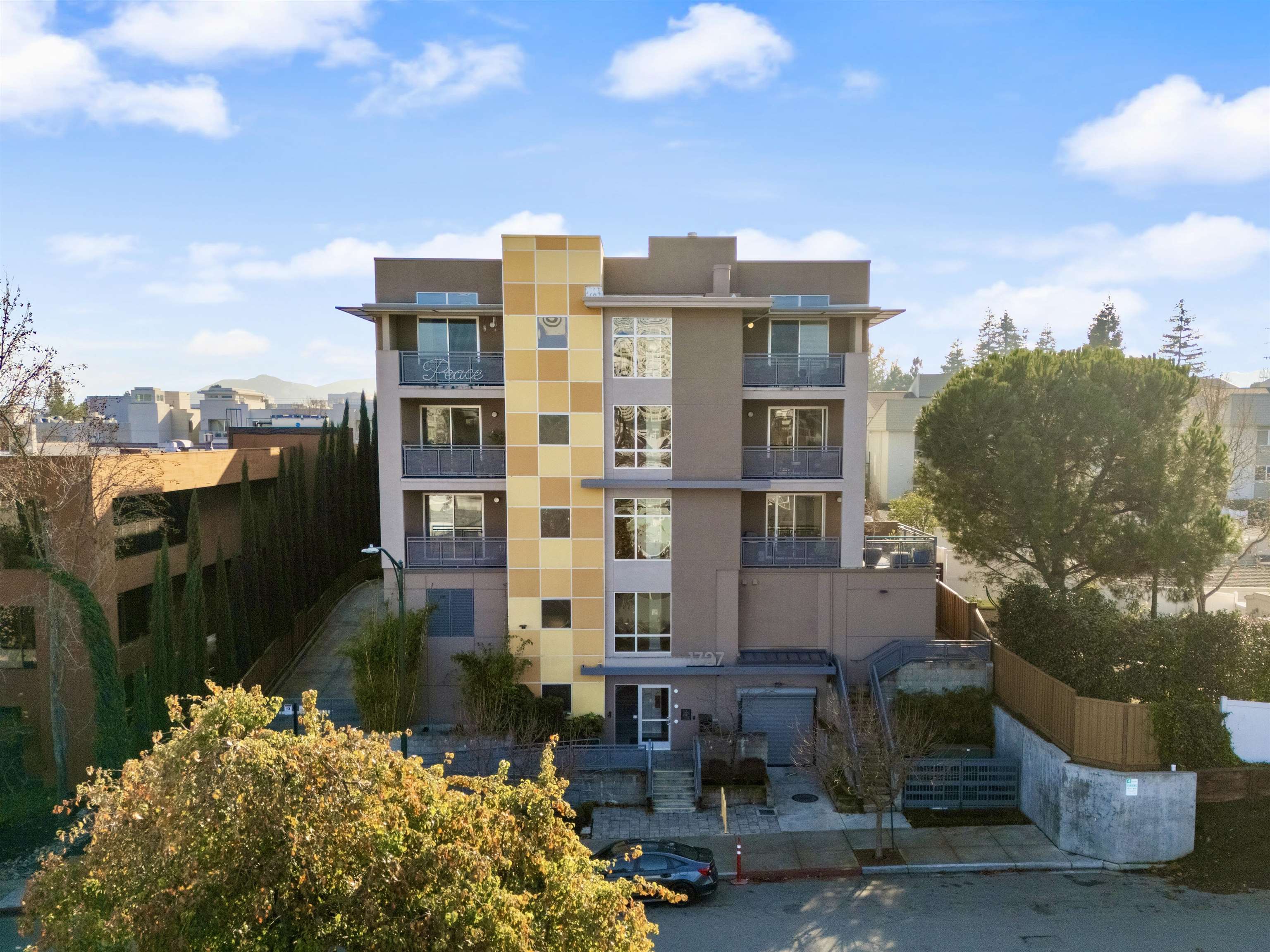 1727 Lacassie Ave # 4A