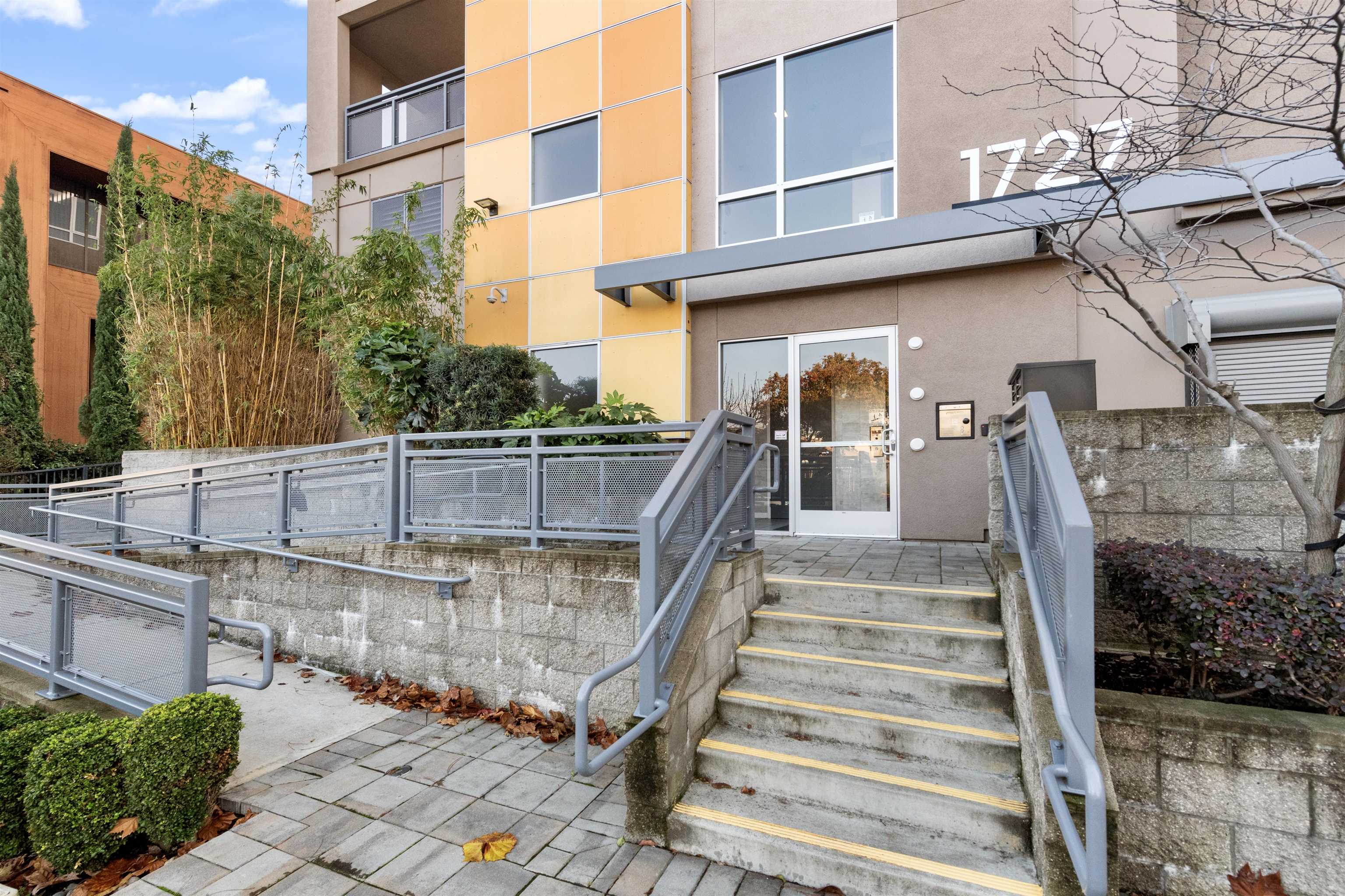 1727 Lacassie Ave # 4A