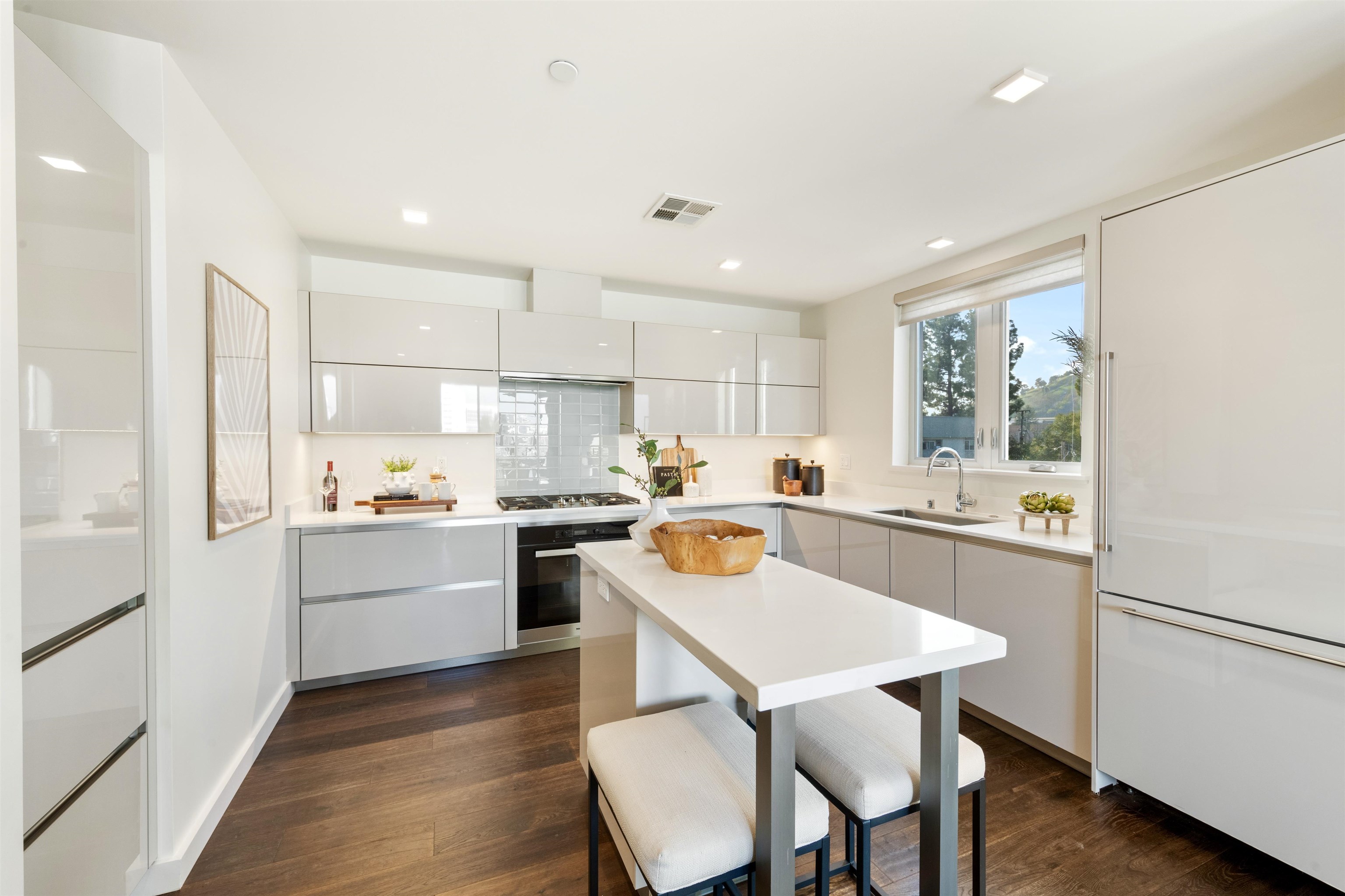 1727 Lacassie Ave # 4A