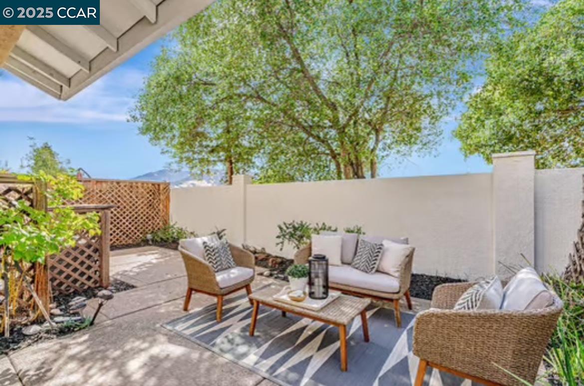 5258 Pebble Glen Dr