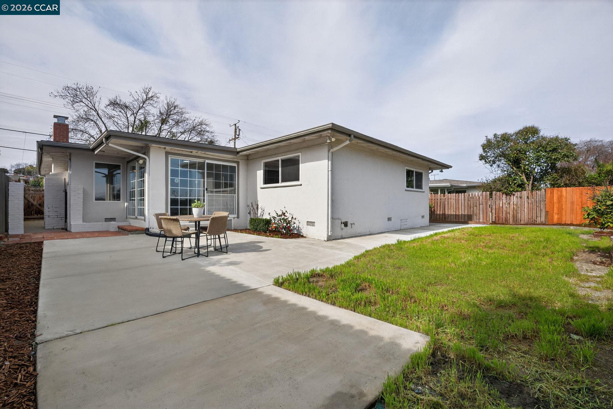 1241 Raymond Dr