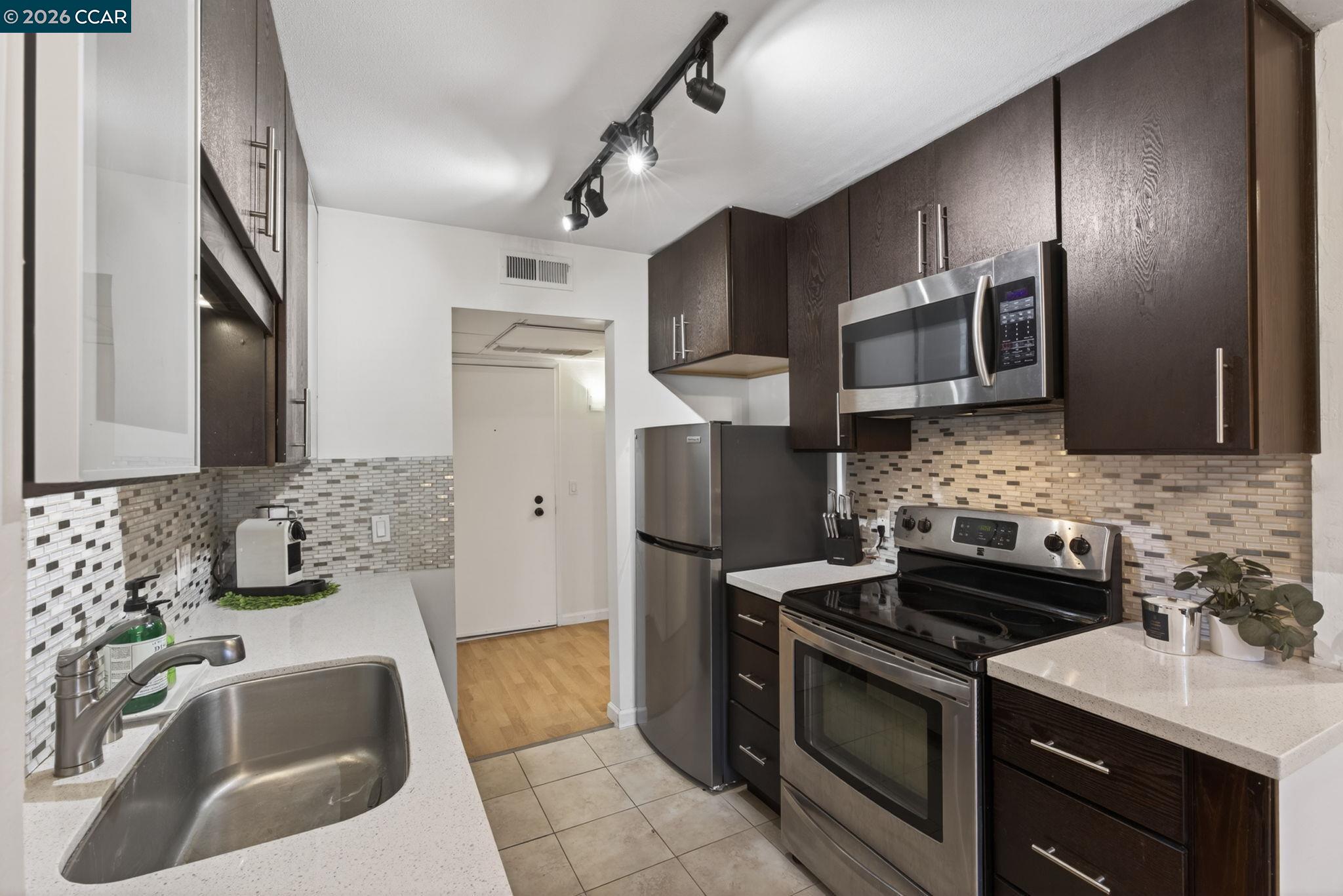 490 N Civic Dr # 314