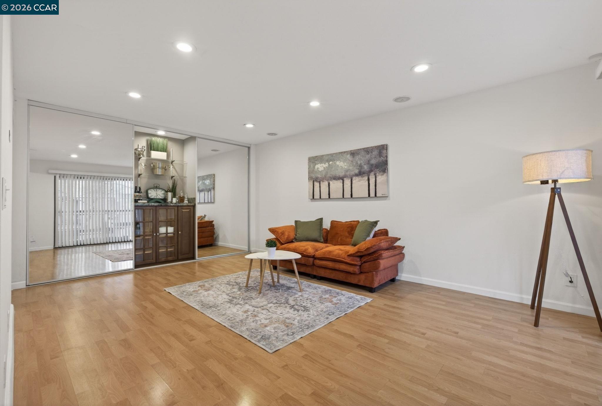 490 N Civic Dr # 314
