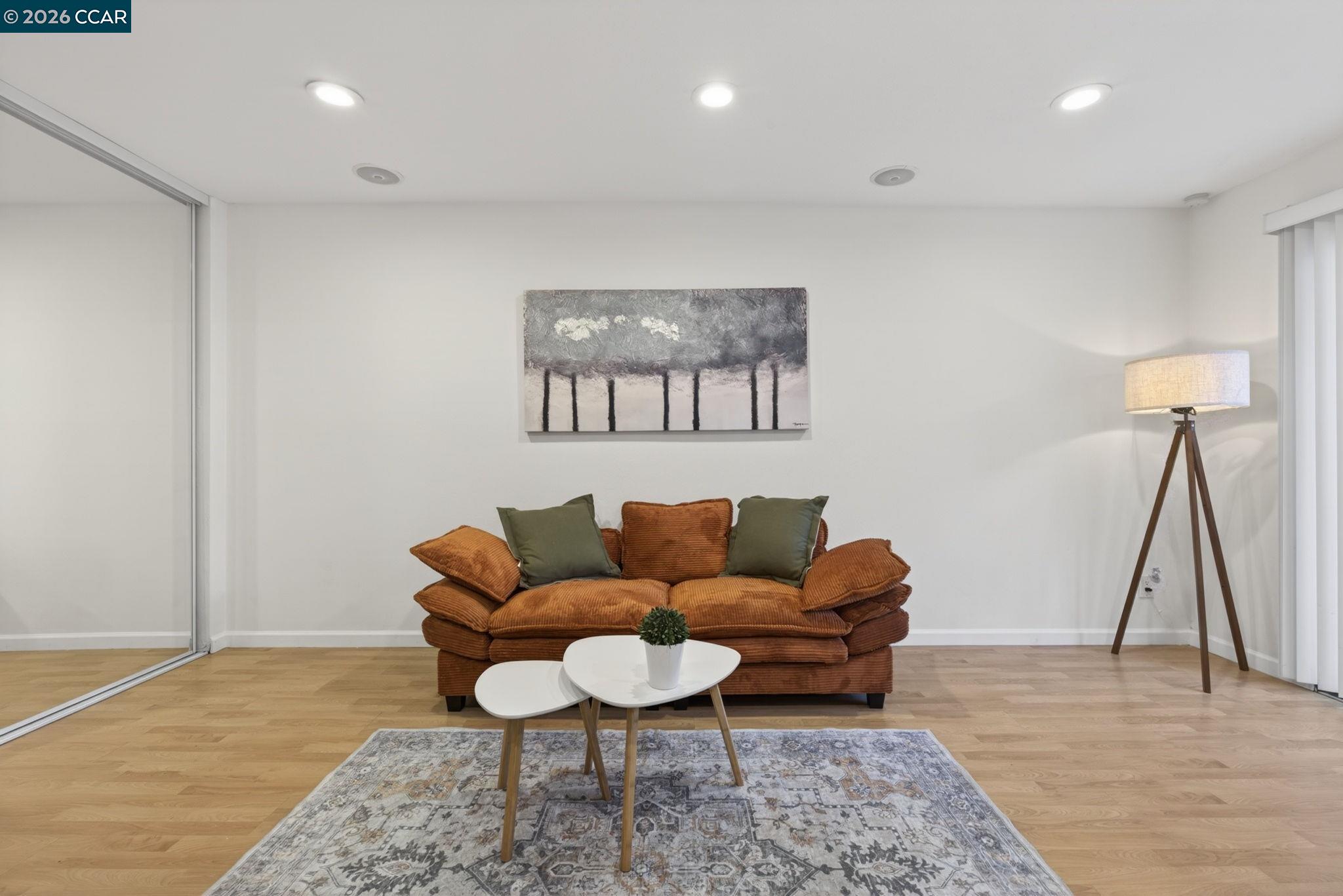 490 N Civic Dr # 314