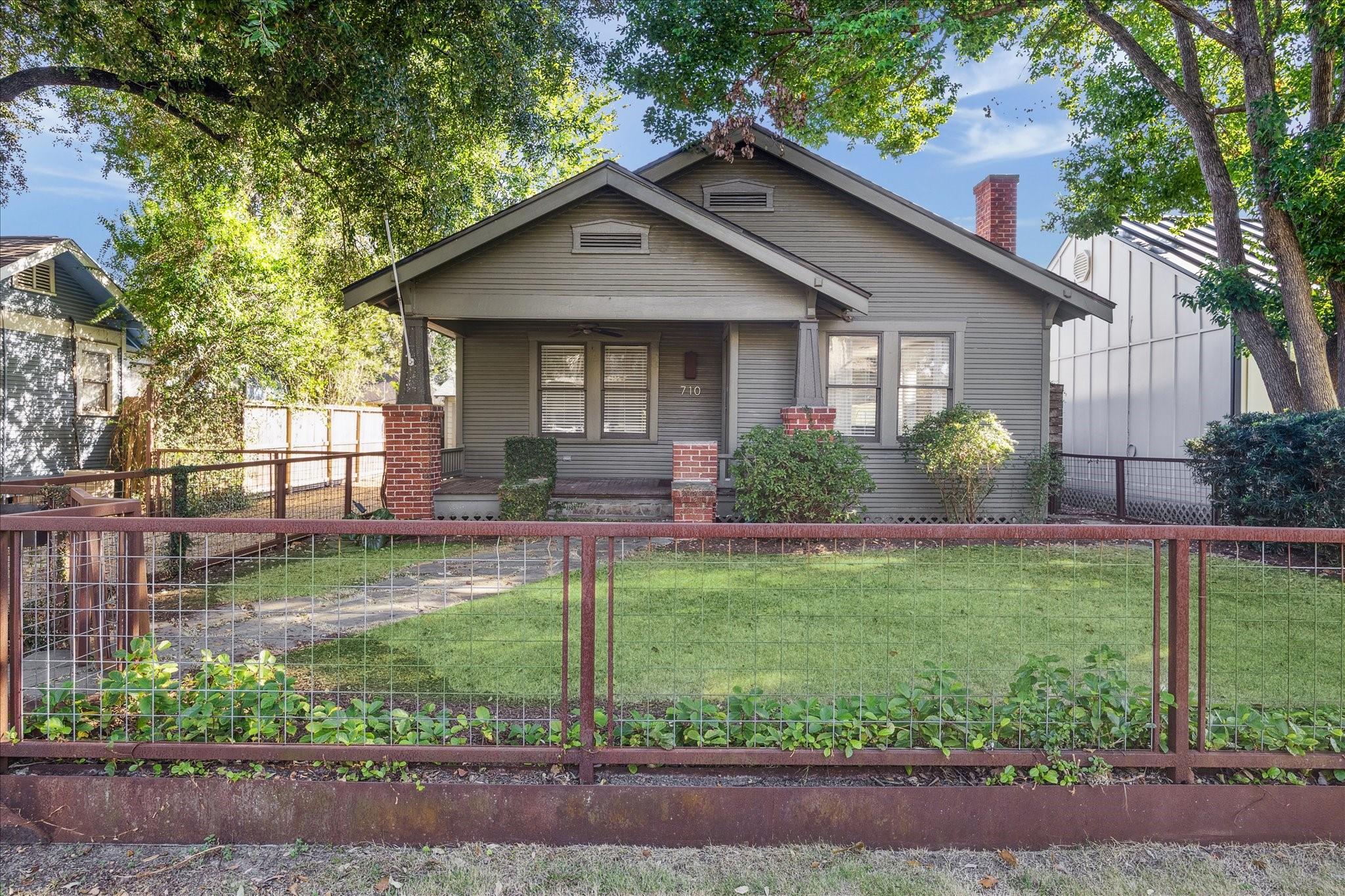 710 Le Green Street