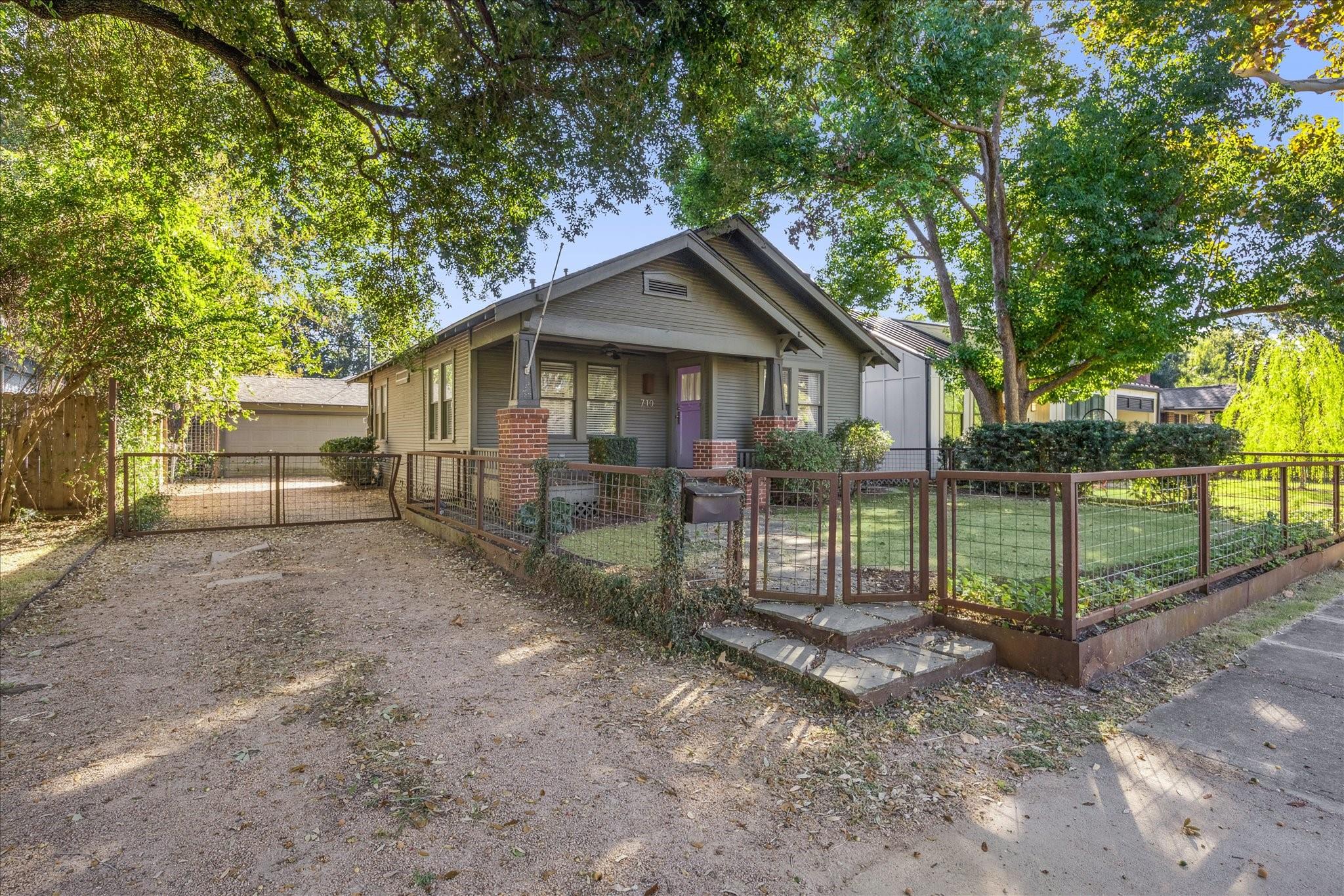710 Le Green Street