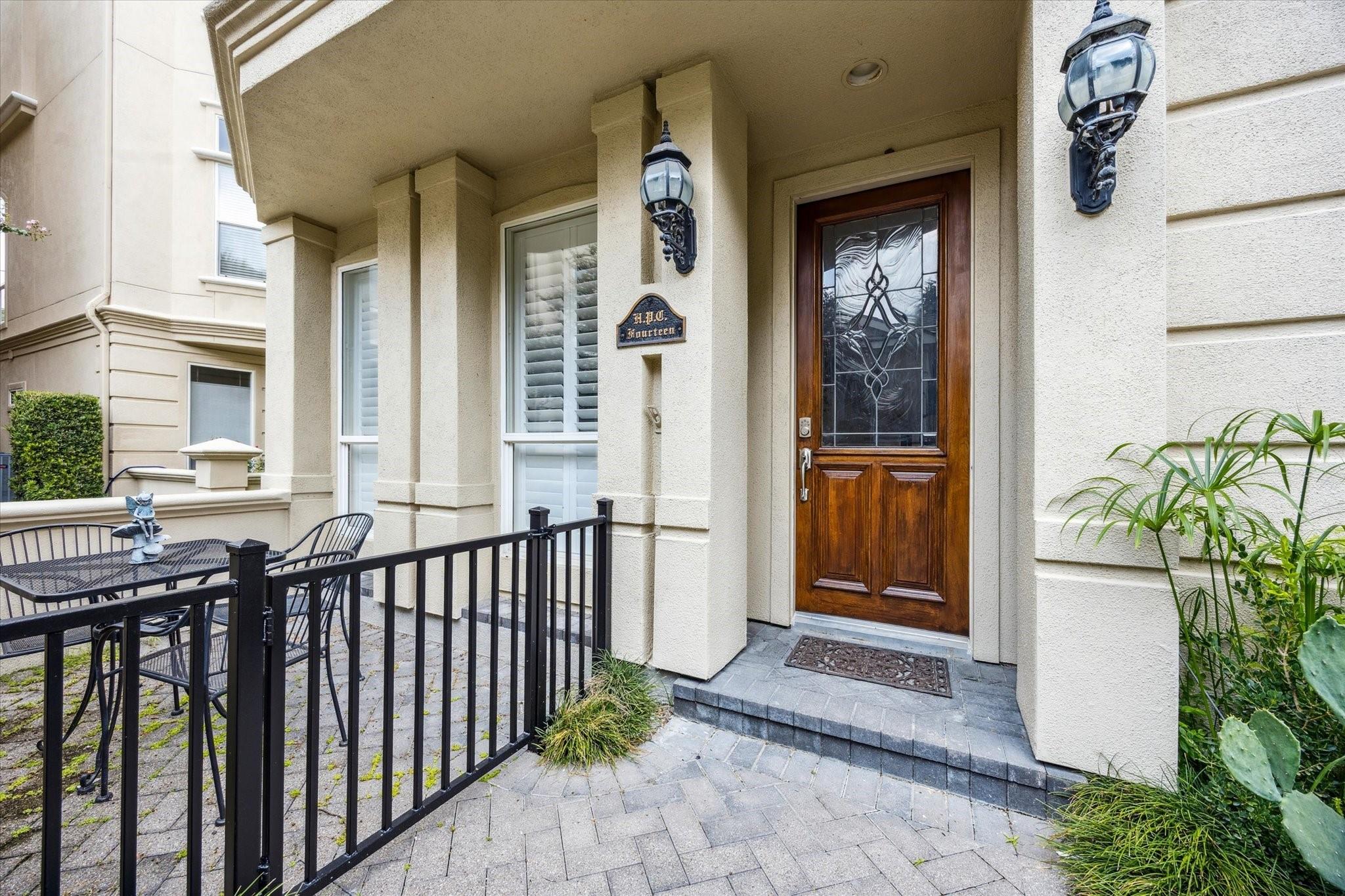 1515 Hyde Park Boulevard # 14