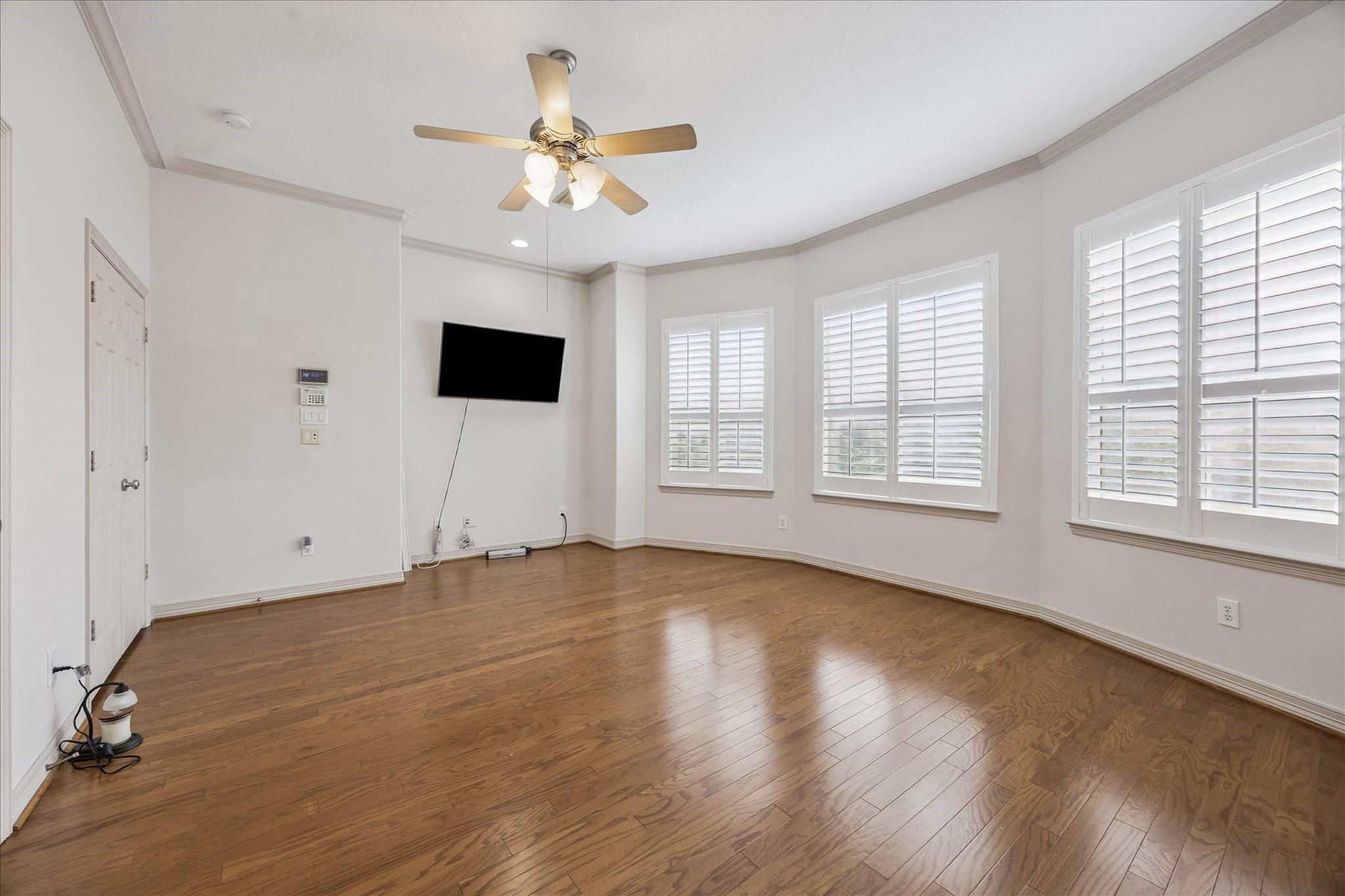 1515 Hyde Park Boulevard # 14