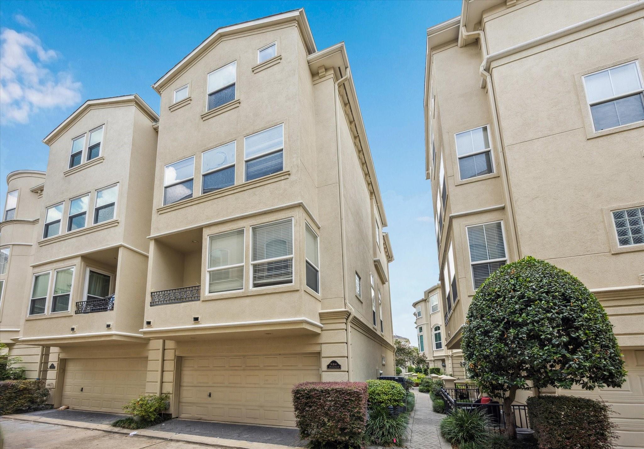 1515 Hyde Park Boulevard # 14