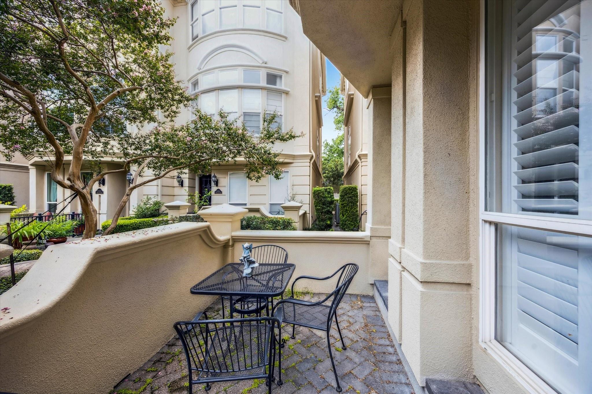 1515 Hyde Park Boulevard # 14