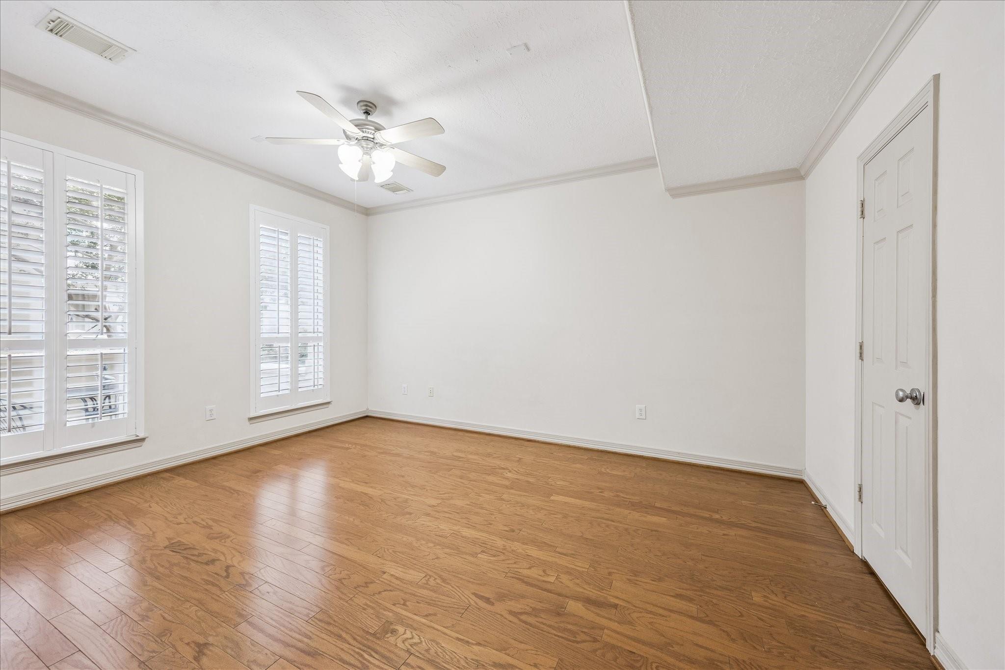 1515 Hyde Park Boulevard # 14