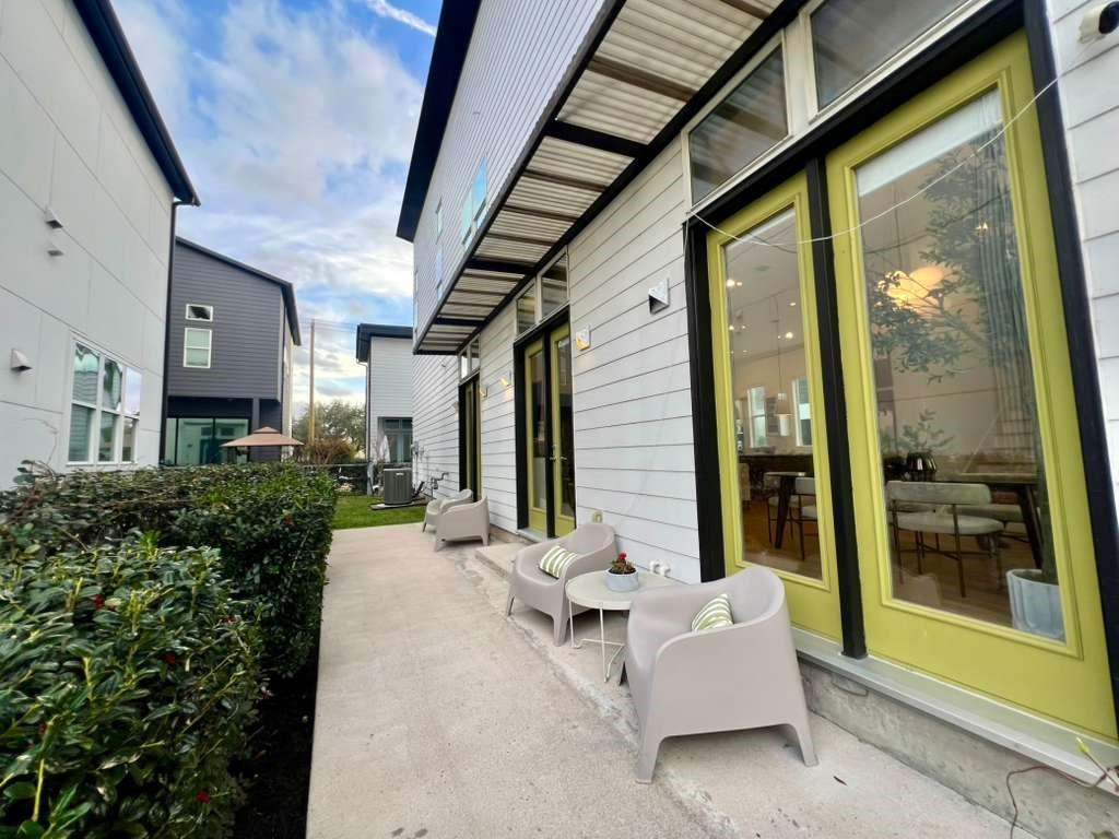 9811 Mocking Bird Hill Lane