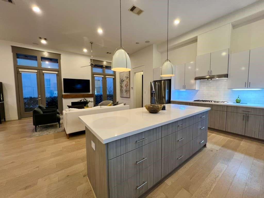 9811 Mocking Bird Hill Lane