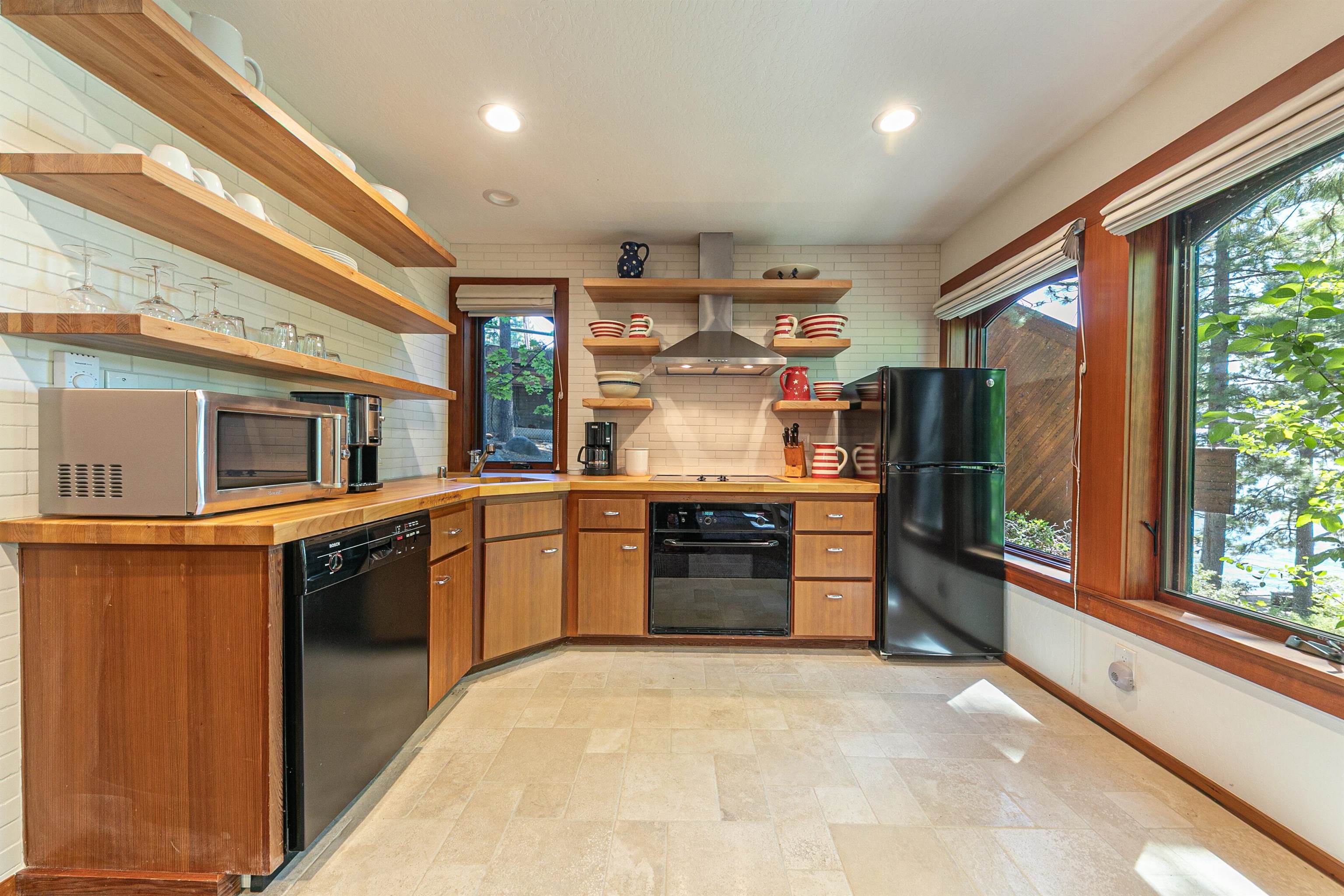 3334 Edgewater Drive