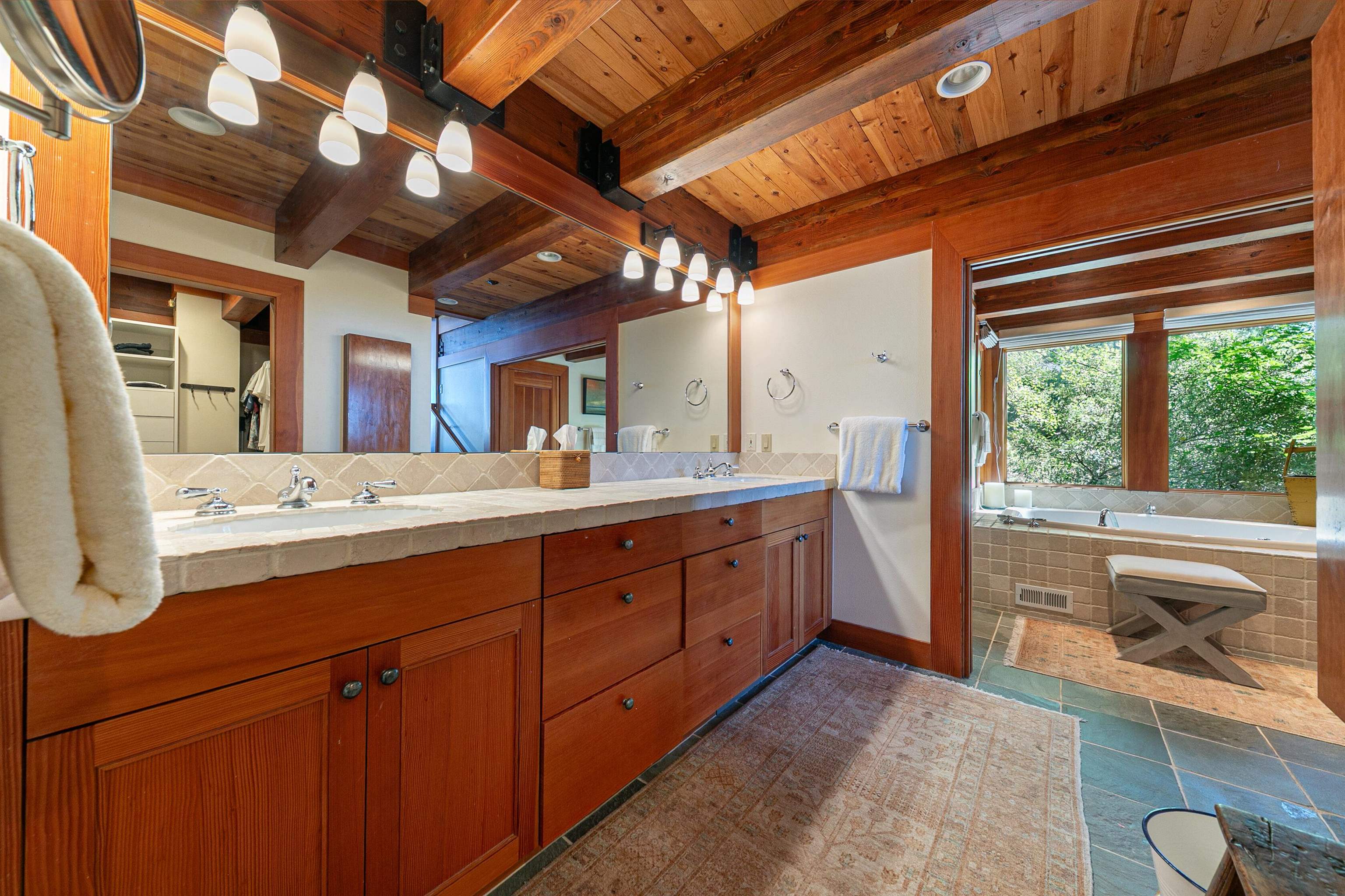 3334 Edgewater Drive